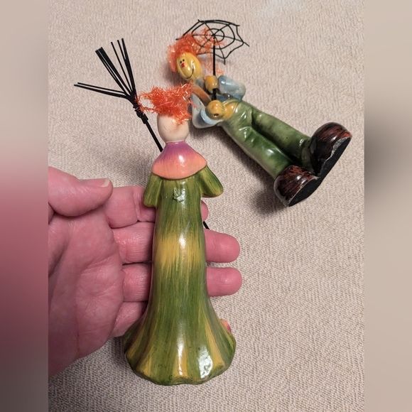 Clown Figurine Primitive Resin Shabby Umbrella Fuzzy Hair Broomstick Characters - Picture 5 of 6